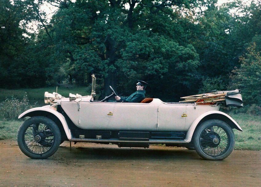 Early Color Photographs Capture the Essence of the Century-Old Atmosphere